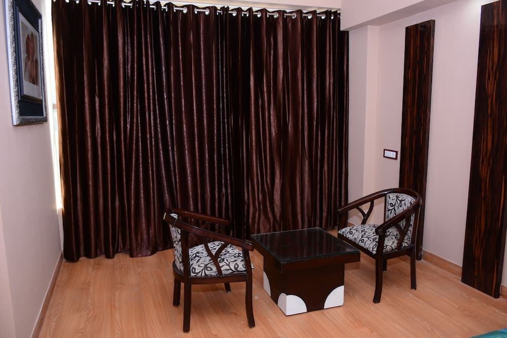 Hotel S. K Crown Park Naraina