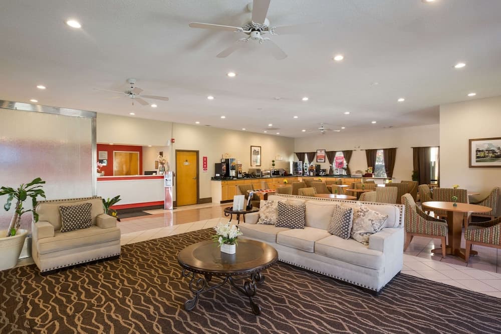 Econo Lodge Inn & Suites Hardeeville I-95