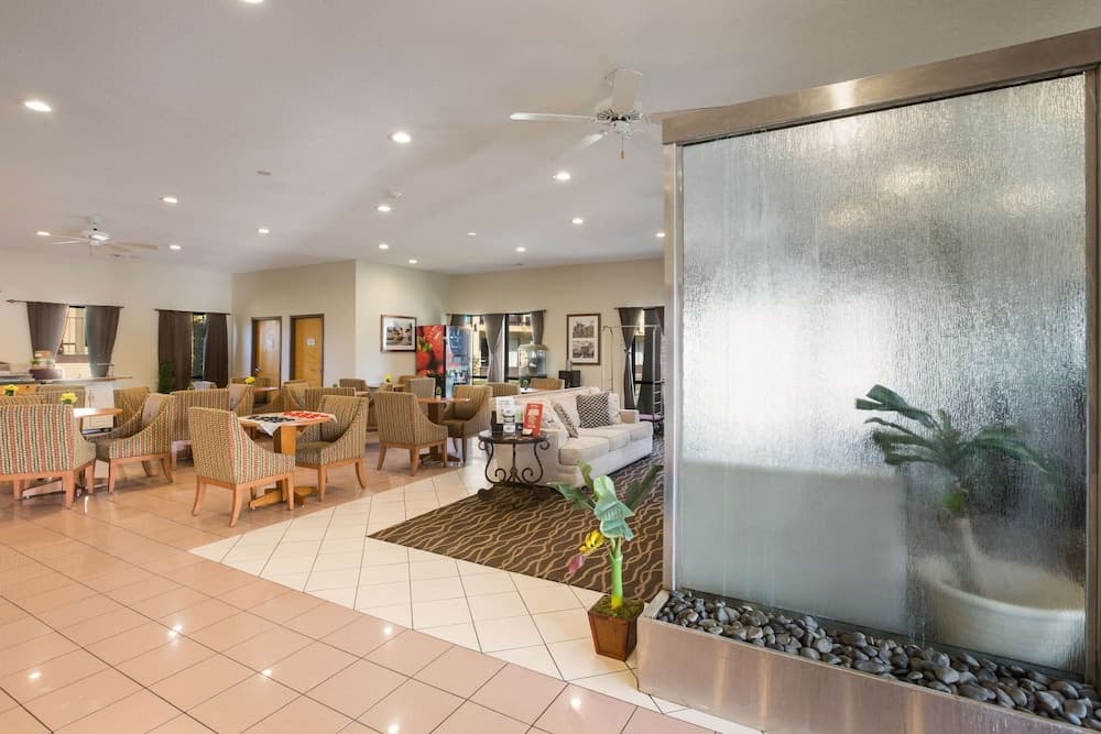 Econo Lodge Inn & Suites Hardeeville I-95