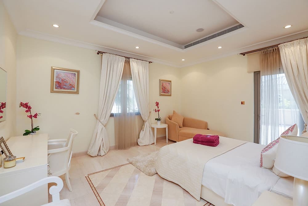 Kennedy Towers - Signature Frond L