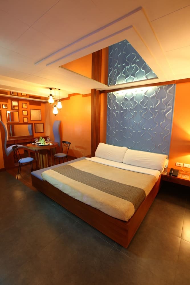 Victoria Court Escarpment - Pasig