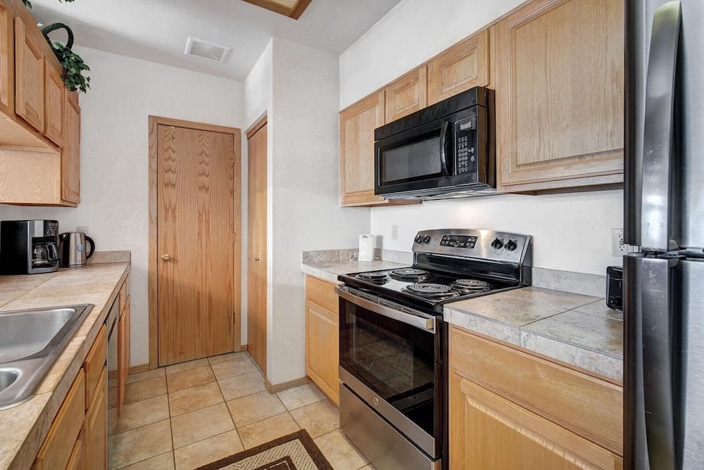 Lake Forest  201f 2 Bedroom Condo by RedAwning