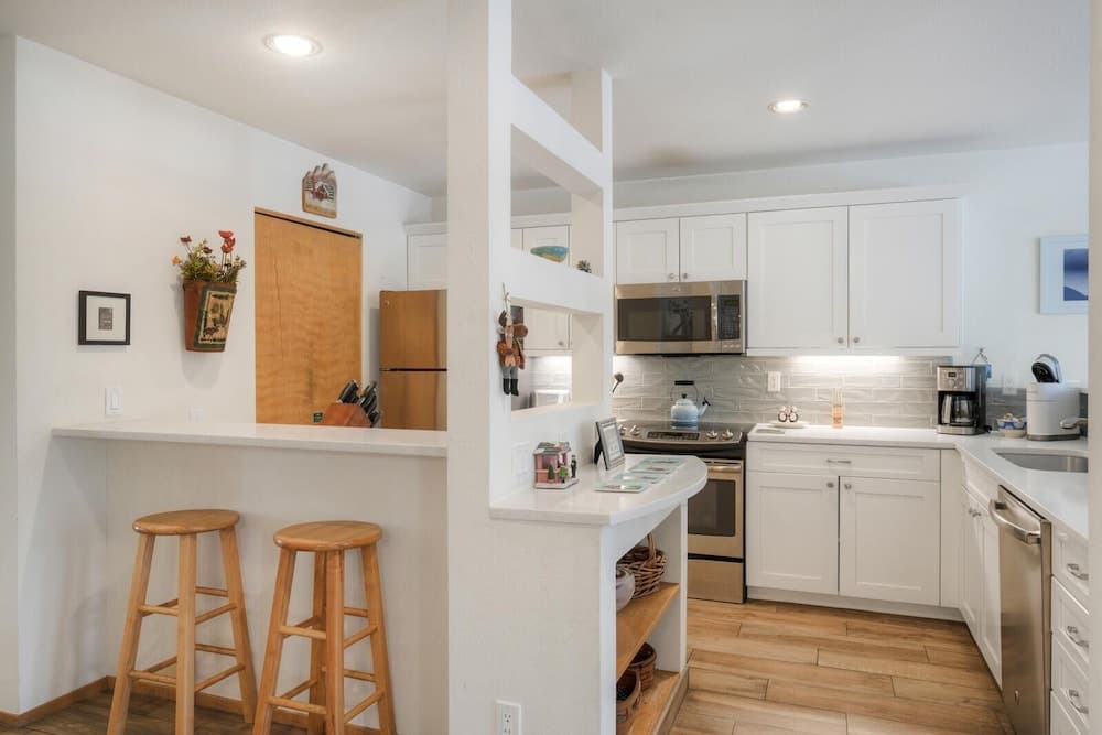 River Glen  106c 2 Bedroom Condo by RedAwning