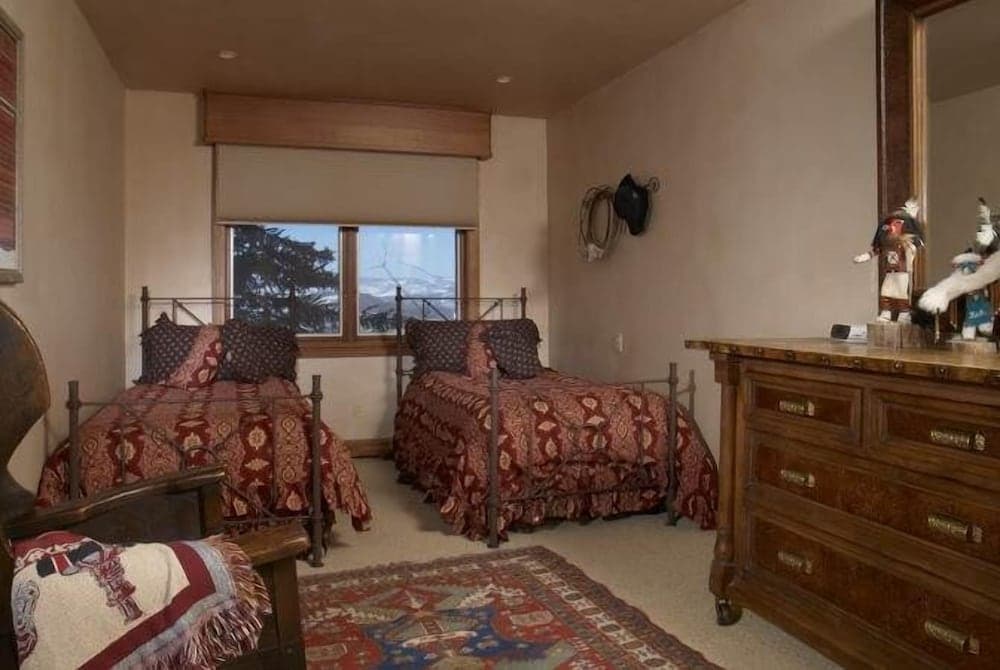 Baby Doe Chateau - 6 Bedrooms Home