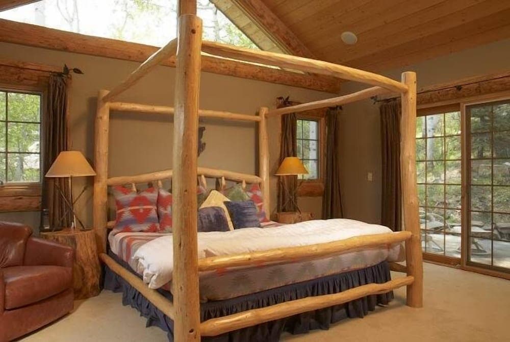 Tall Timbers Lodge - 5 Bedrooms Home