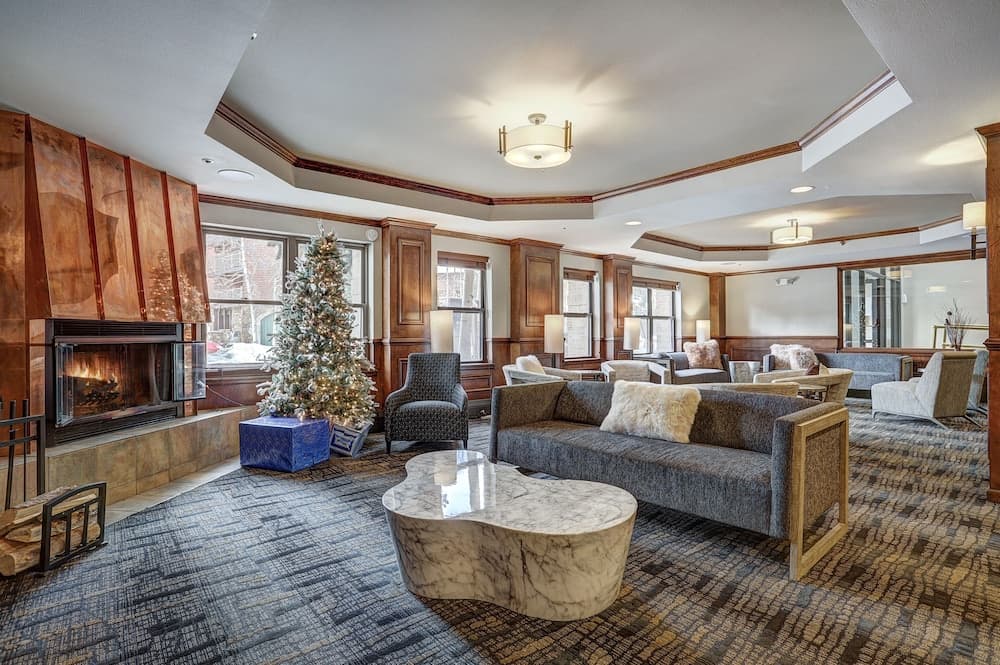 Quaint Studio in Heart of Breck Steps to Snowy Fun by RedAwning