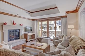 3 Bedroom Luxury Ritz-Carlton  W/ Mountain View! Condo by RedAwning