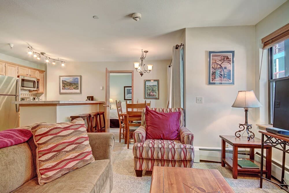 Cozy + Convenient 1br - Just Steps To Vibrant Apres-ski 4ppl 1 Bedroom Condo by RedAwning