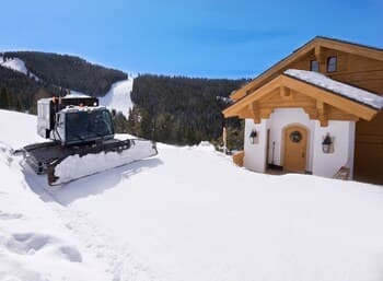 On-mountain Game Creek  With 4 Br & Hot Tub, Sleeps 9! 4 Bedroom Home by RedAwning