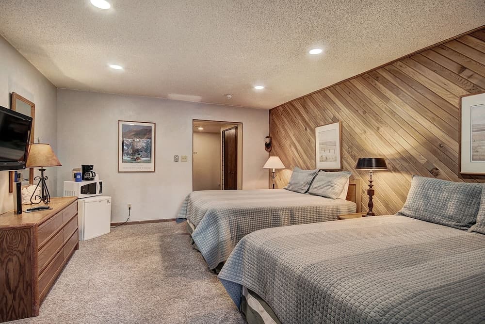 Huge Ski-In Ski-Out Condo - CM116 by RedAwning