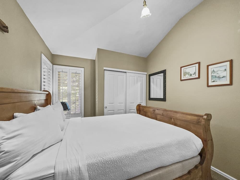 Private Dog Friendly Home Boasts Incredible Views - WD25 by RedAwning