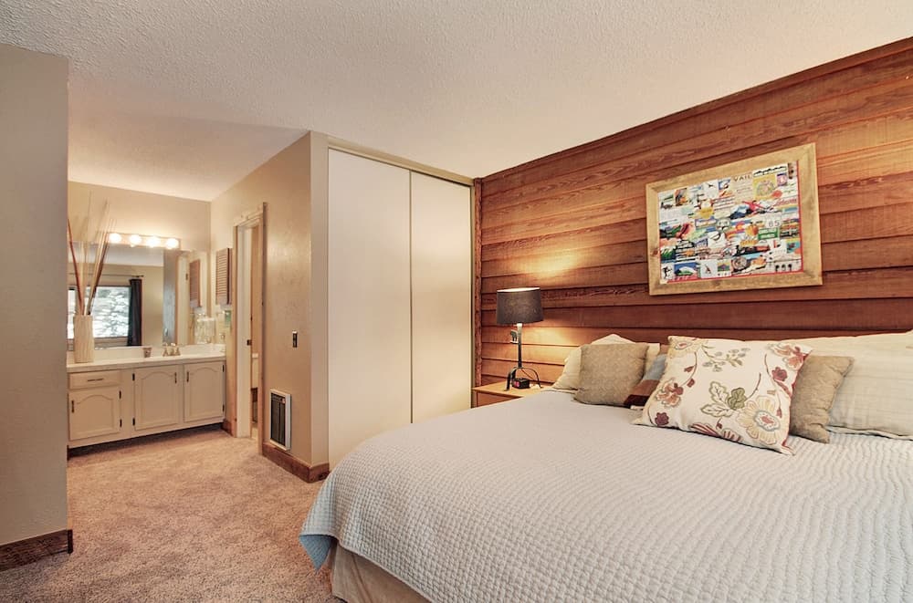 Beautiful Dog Friendly Ski Chalet A Minute to SuperBee Lift - AN203 by RedAwning