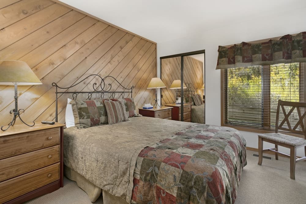 188 Ridgepoint 3 Bedroom Townhouse by RedAwning