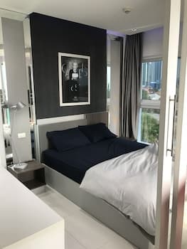 The Gallery Condo - B42 by Axiom