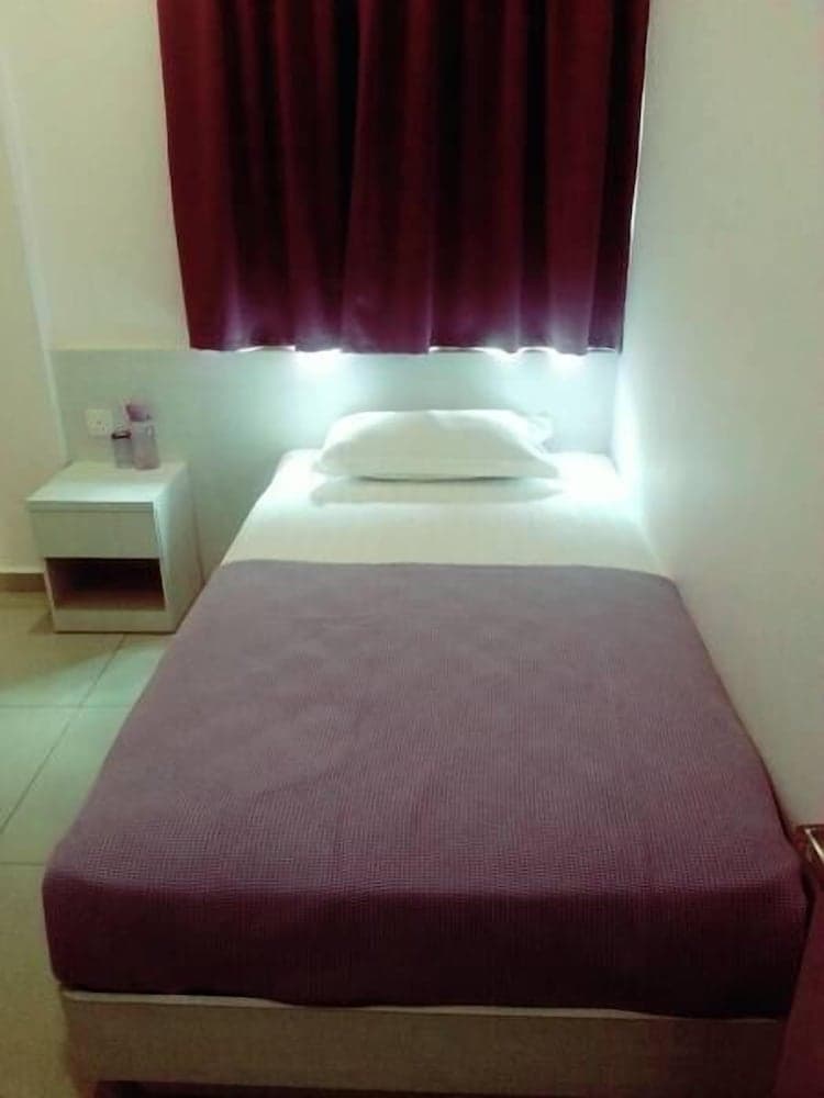 Lavender Riverside Hotel - Hostel