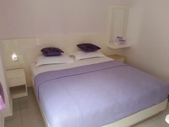 Lavender Riverside Hotel - Hostel