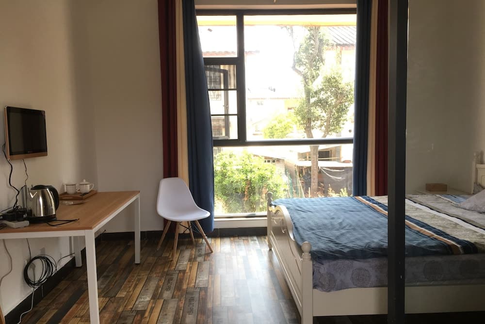 Shi Lin family folk inn