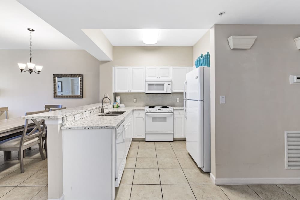 Beachfront Windemere Condos by Hosteeva