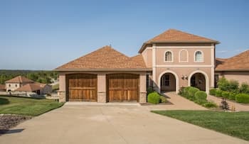 Tuscany Hills 3 Bedroom Villa by RedAwning