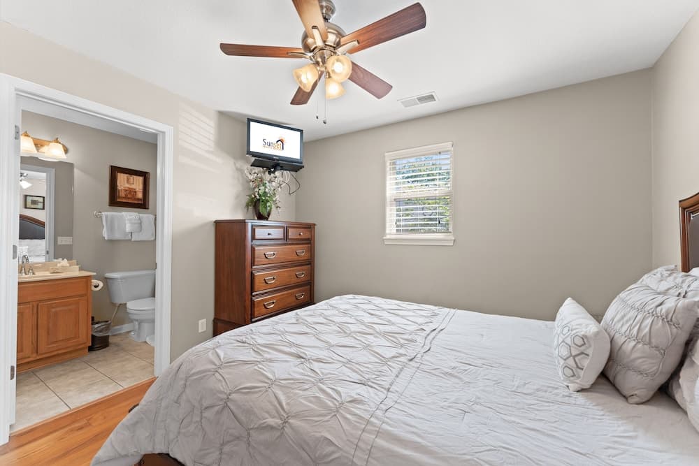 Heavenly Hideaway 2 Bedroom Condo by RedAwning