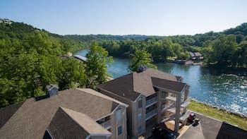 Fort Taneycomo 2 Bedroom Condo by RedAwning