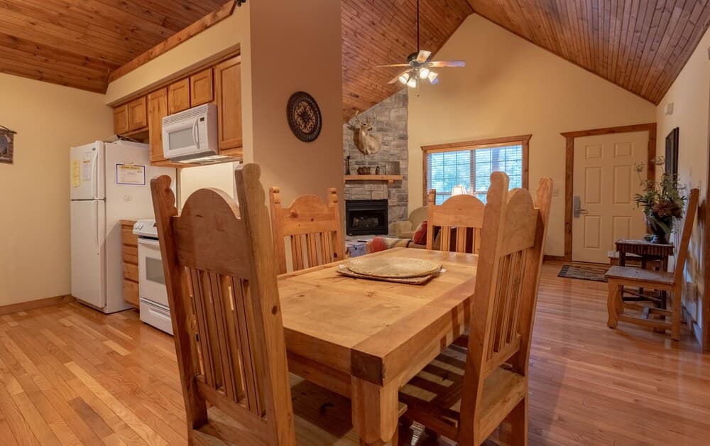 Dragan's Den 2 Bedroom Cabin by RedAwning