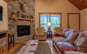 Dragan's Den 2 Bedroom Cabin by RedAwning