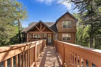 Whispering Woods Lodge - Sleeps 6 2 Bedroom Home by RedAwning