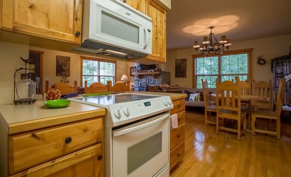 Magnolia Moon 1 Bedroom Cabin by RedAwning