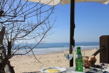 Aroeira Pool House by Lisbon-Coast