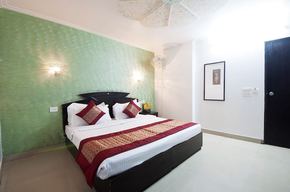 Airport Hotel Paradise Inn