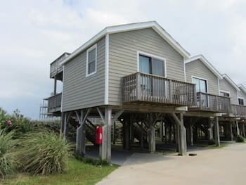 29 Cabana Anna Studio Bedroom Condo by RedAwning