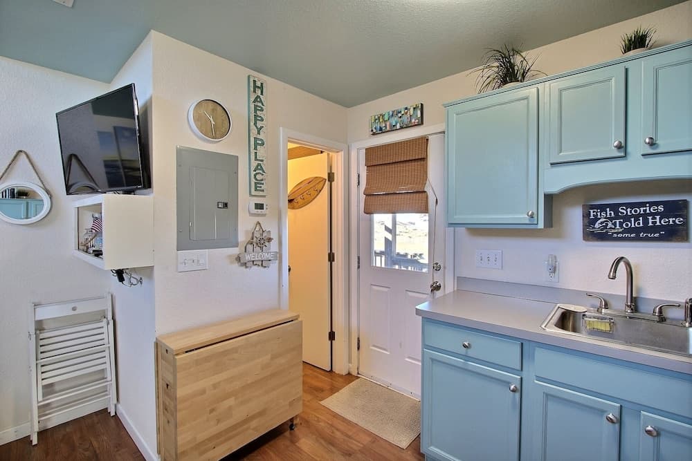 4 Carolina Lady Studio Bedroom Condo by RedAwning