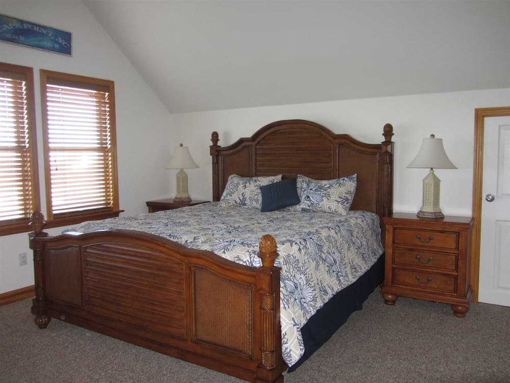 Spartina 3 Bedroom Cottage by RedAwning