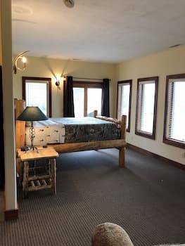 Comstock Premier Lodge