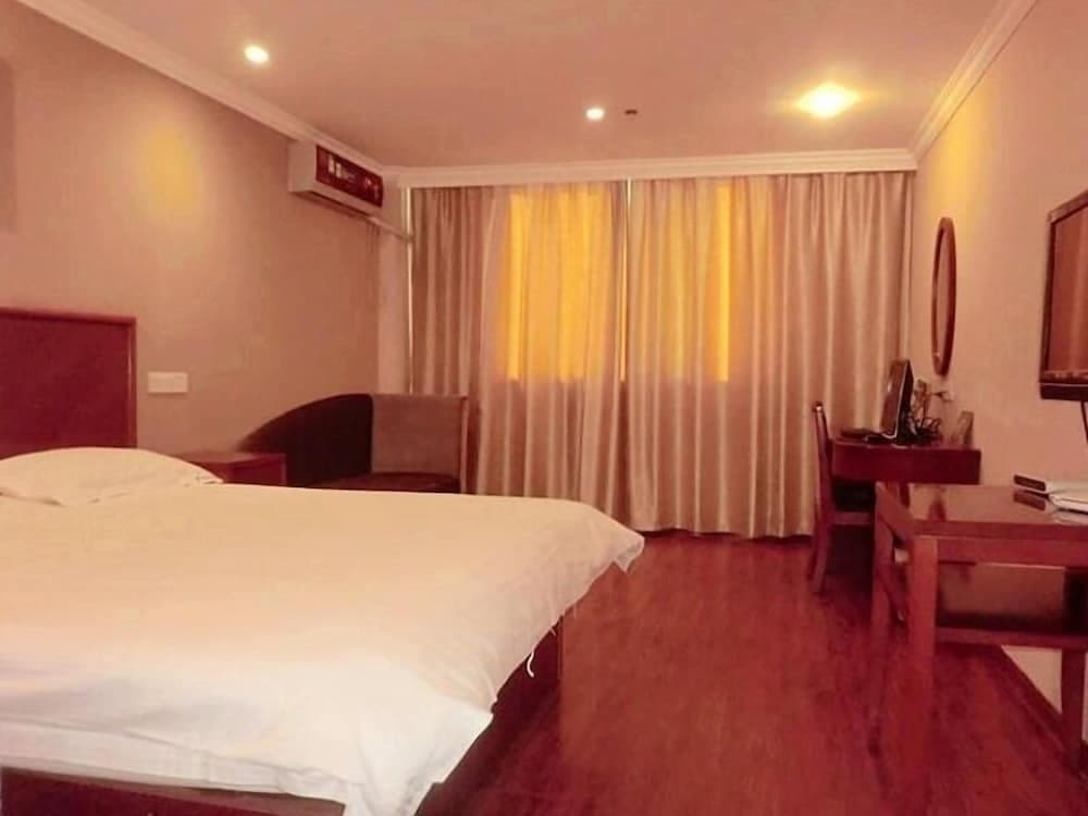 GreenTree Inn Nantong Tongzhou District Pingchao Bus Station Express Hotel