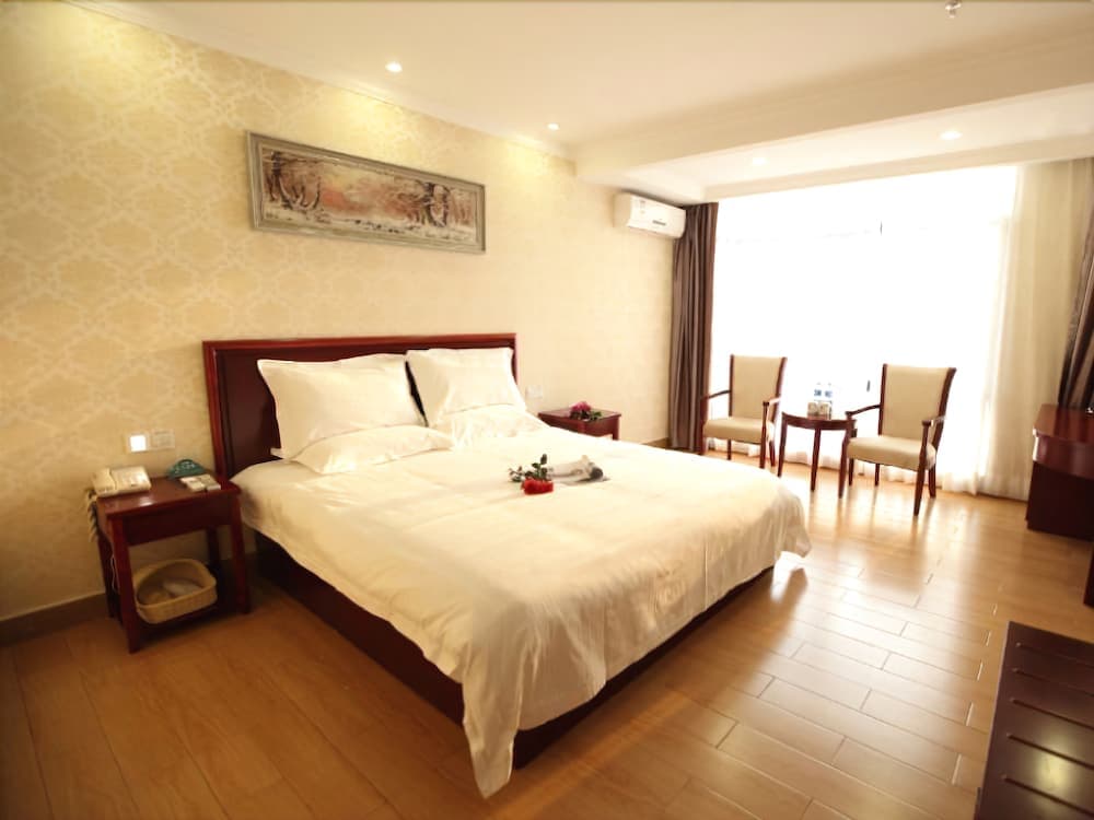 GreenTree Business Inn HuiZhou South Railway Station DanShui RenMin Road Business Hotel
