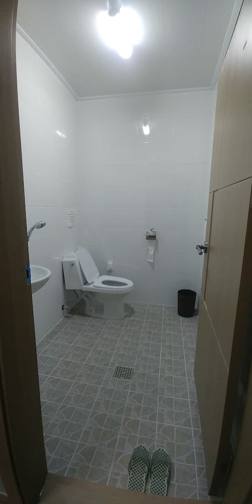 Ninano Guesthouse - Hostel