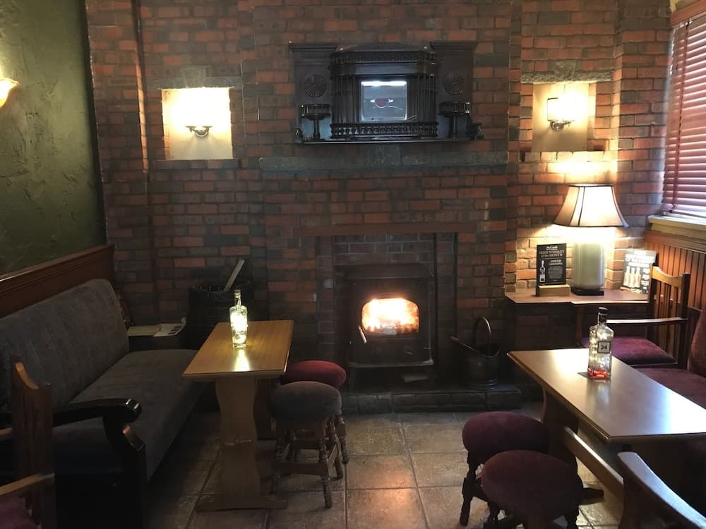 McCauls Bar & Guesthouse