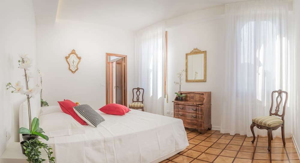 Luxury Apartment On Grand Canal