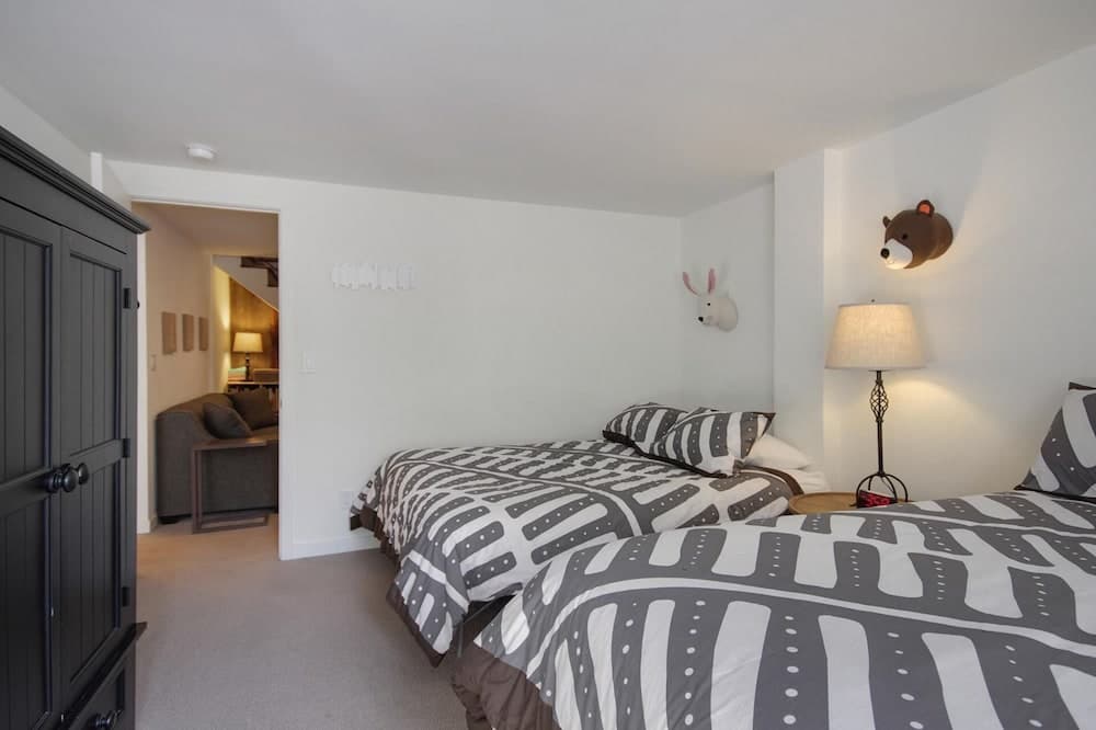 Elk Horn  3 Bedroom Home by RedAwning