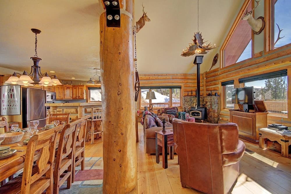 Barton  4 Bedroom Home by RedAwning