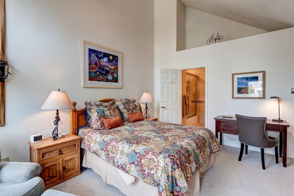 Pine Creek Lodge 3 Bedroom Townhouse by RedAwning