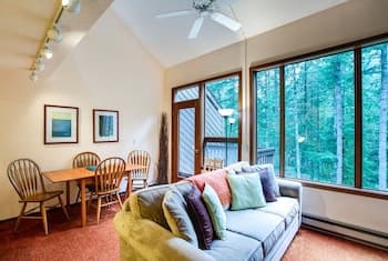 85sw - Fireplace - Washer/dryer - Dishwasher - Sleeps 4 2 Bedroom Home by RedAwning