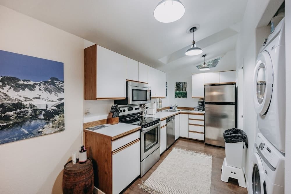 Glacier Springs – Cabin #16 - 1Br Cabin