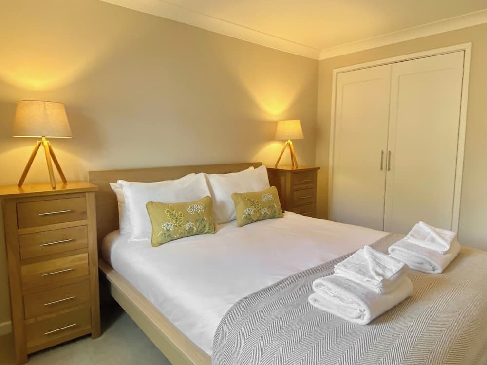 Your Space Apartments - Market Rise