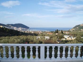 Alexandros Rooms & Studios