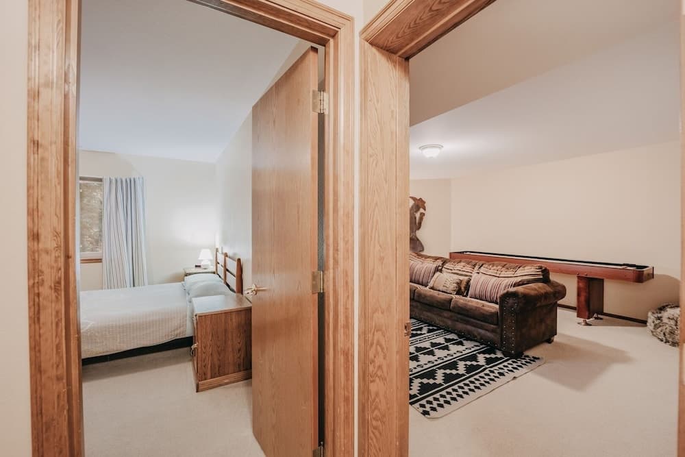 29sl - Hot Tub - Sauna - Bbq - Shuffle Board - Sleeps 11 3 Bedroom Home by Redawning