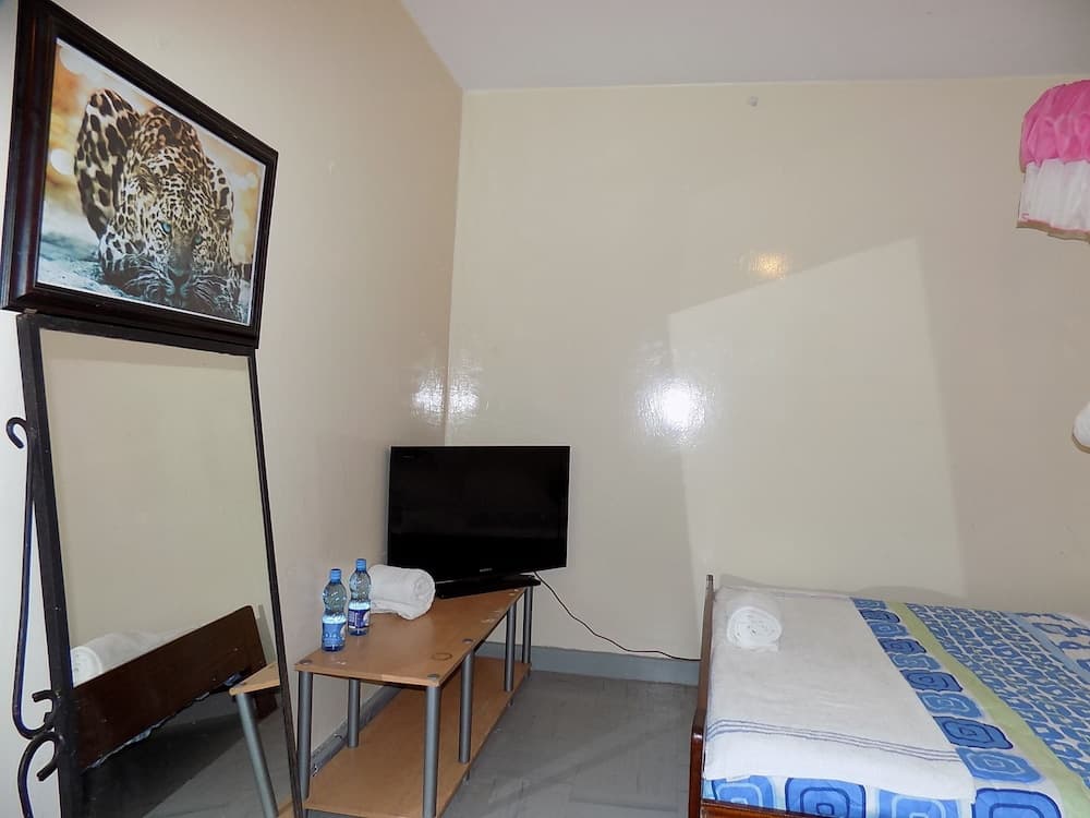 116-47 Fanaka South Crescent House