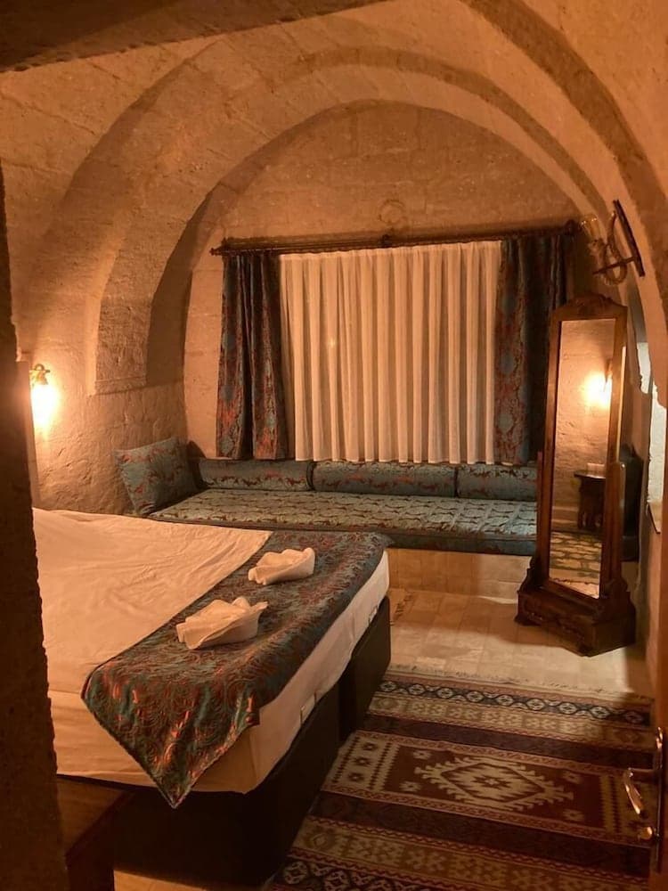 Monte Cappa Cave House